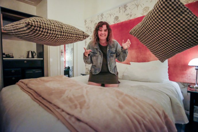 Throwing cushions in my room at the Art Deco Masonic Hotel, the best accomodation in Napier